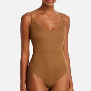 AGOLDE Spaghetti Strap V-Strap Bodysuit- Toffee
